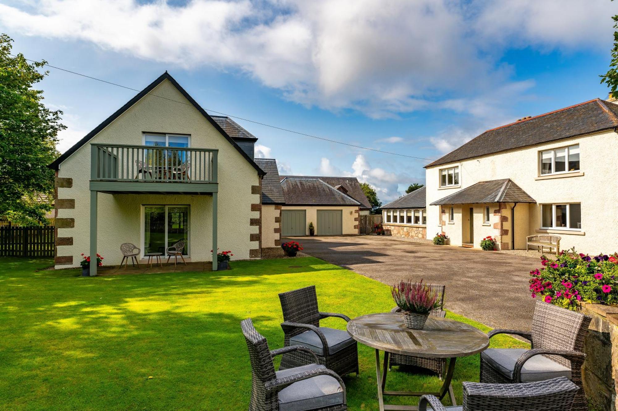 Отель Sandown House Нэрн Экстерьер фото